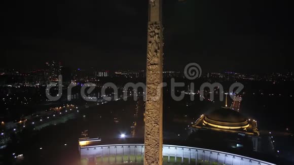 大卫国战争照明纪念建筑群和圣乔治寺的空中景观视频的预览图