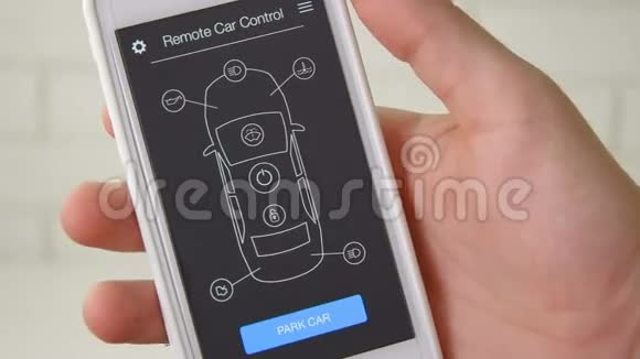 人远程停车汽车遥控器使用智能手机应用程序虚拟接口视频的预览图