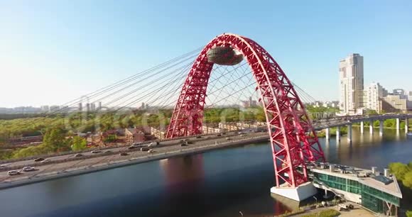 俄罗斯莫斯科的日维普尼大桥空中飞行视频的预览图