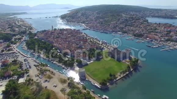 特罗吉尔老城的空中拍摄克罗地亚旅游目的地视频的预览图