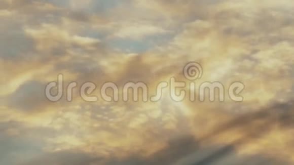 时光流逝橘色秋云环绕视频的预览图