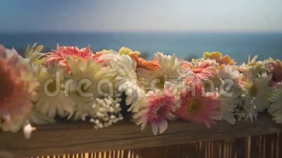 海滩婚礼花安排滑块视频的预览图