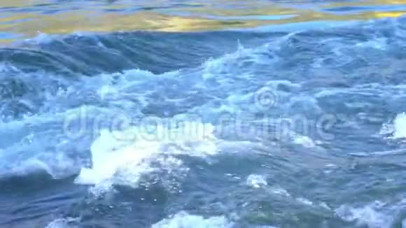 山河慢镜头阿尔泰山视频的预览图