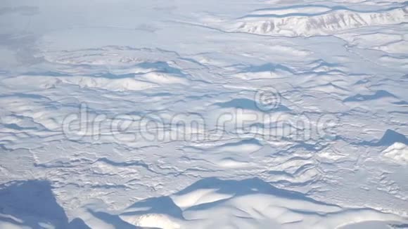 天气晴朗时的大冰川空中射击视频的预览图