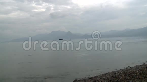 中国云南省的山峦叠嶂云雾缭绕视频的预览图