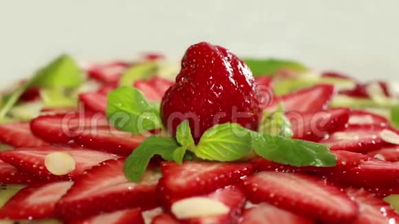 草莓蛋糕视频的预览图