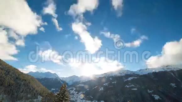 阿尔卑斯山白天到晚上的时间流逝视频的预览图