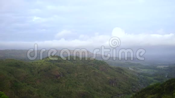 从日惹市潘古山观赏美丽的时光流逝景观视频的预览图