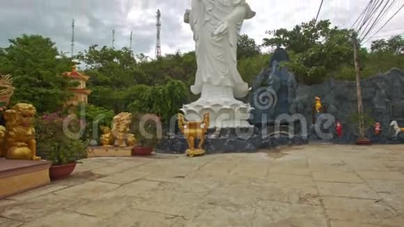佛寺广场不同神像全景视频的预览图