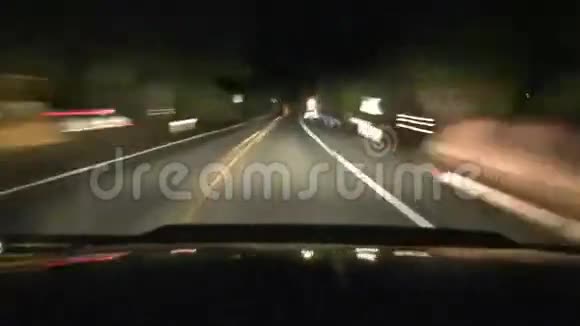 夜间高速行驶视频的预览图