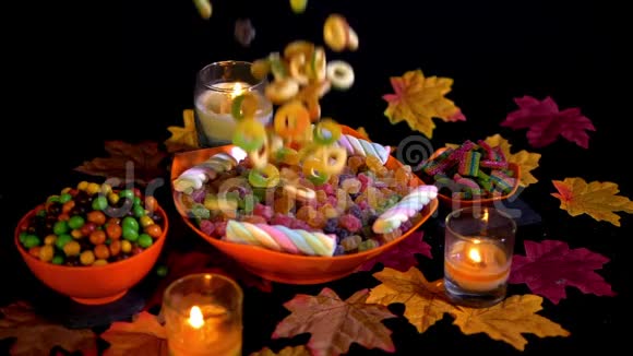 万圣节各种糖果和枫树动画视频的预览图