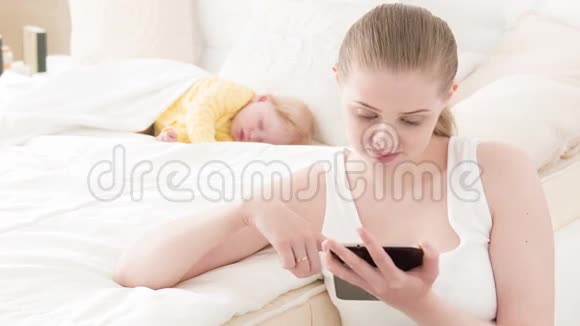 婴儿睡觉时的无声叫声视频的预览图