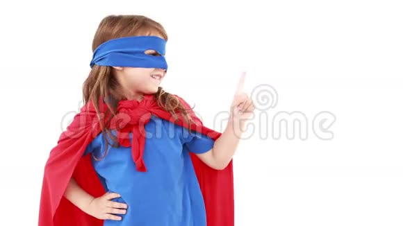 打扮成超级英雄的小女孩视频的预览图