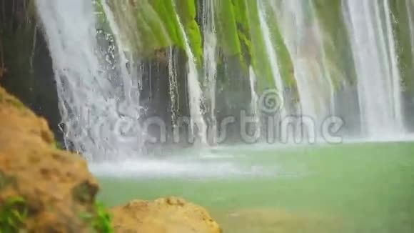 瀑布的壮丽景色视频的预览图