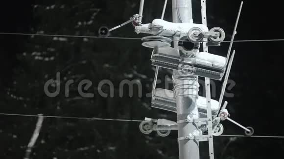 滑雪电梯滑轮和电缆视频的预览图