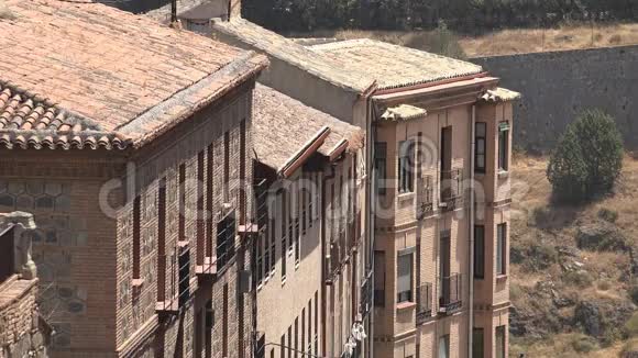 欧洲城市的公寓大楼视频的预览图