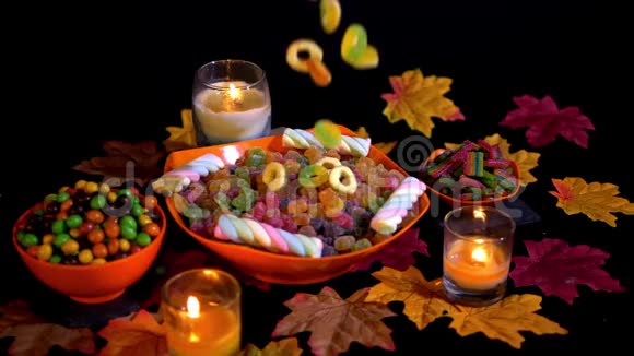 万圣节各种糖果和枫树动画视频的预览图