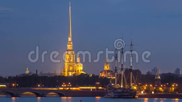 彼得保罗要塞日到夜之间是俄罗斯圣彼得堡的原始城堡视频的预览图