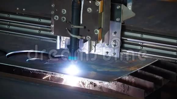 工业等离子机切割金属板材剪辑切割金属板材气割用气体切割钢板视频的预览图