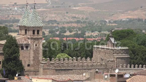 西班牙城堡墙和中世纪建筑视频的预览图