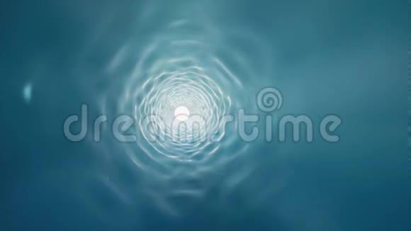 在蓝色冰冷的冰隧道内移动晶体冻结结构抽象冰洞背景三维渲染视频的预览图