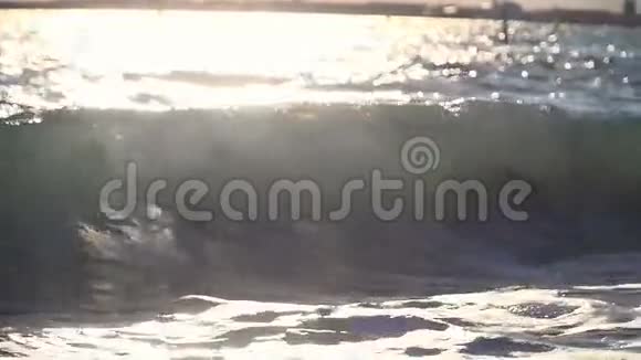 海洋波浪缓慢运动视频的预览图