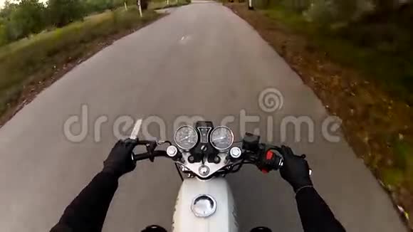 骑摩托车第一人称观景视频的预览图