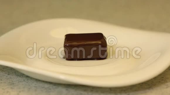 准备出售的巧克力糖果视频的预览图