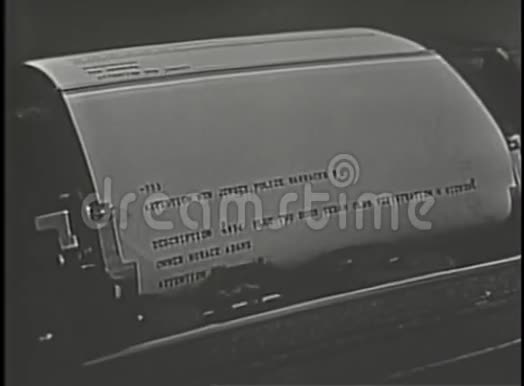电传打字机的特写视频的预览图