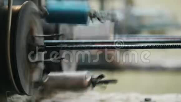 化学工业玻璃纤维复合加固织物机械生产线的一部分视频的预览图