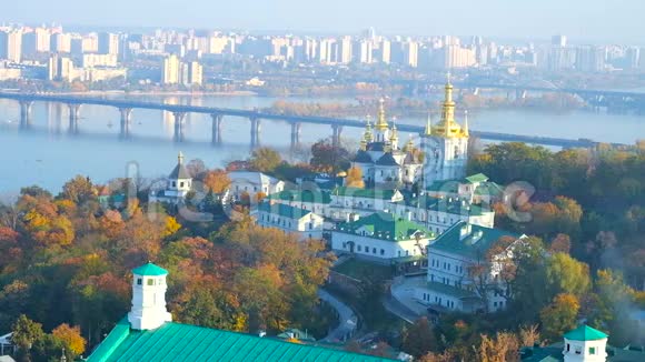 乌克兰拉布拉寺钟楼基辅市景观视频的预览图