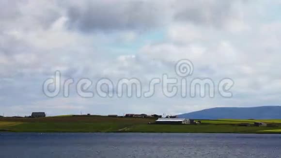 苏格兰奥克尼哈雷湖对面的4K超高清视频的预览图