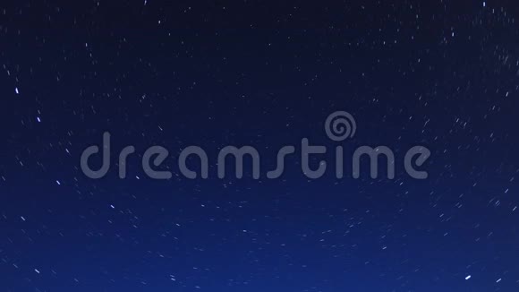 星星在夜空中移动视频的预览图