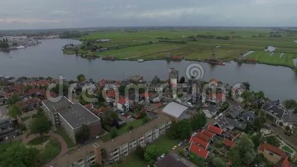 空中荷兰村现场视频的预览图