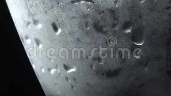 空的磨砂玻璃在旋转视频的预览图