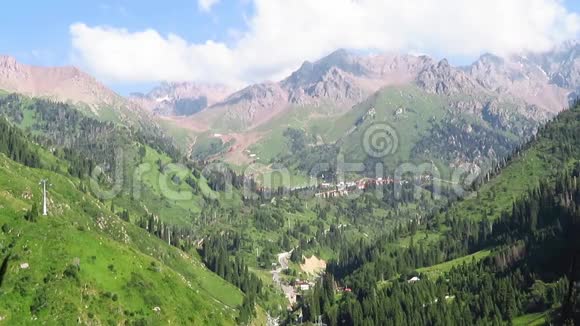 阿拉木图山区和Shymbulak滑雪胜地视频的预览图