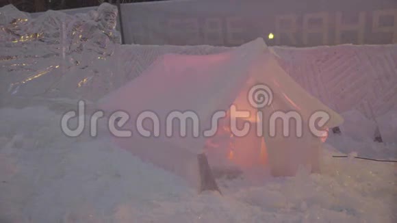 冬城冰冻帐篷的冰雕俄罗斯的冰雕冰城的雕塑冰雕和视频的预览图