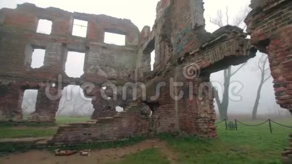 旧红砖建筑的废墟视频的预览图