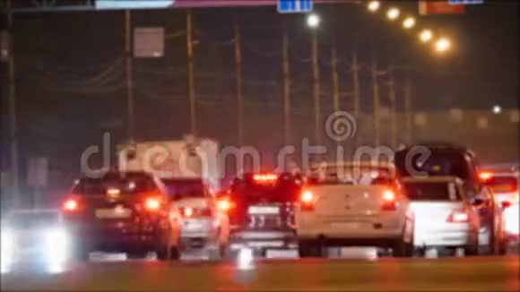 汽车模糊的夜间运动交通城市的红绿灯小径上的街道时间流逝都市生活生活生活方式视频的预览图