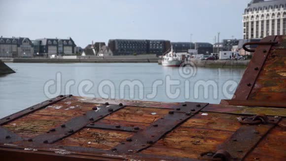 法国特鲁维尔港的拉底视频的预览图