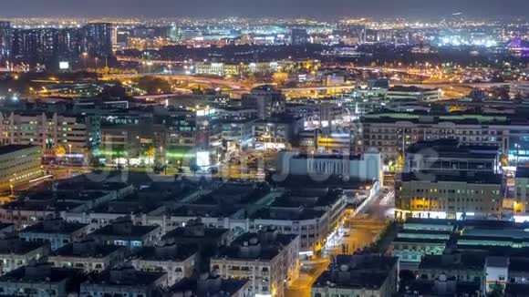 阿联酋迪拜具有典型建筑物夜间时间推移的Deira居民区的鸟瞰图视频的预览图