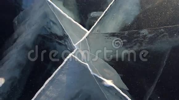 深蓝冰破了贝加尔湖视频的预览图