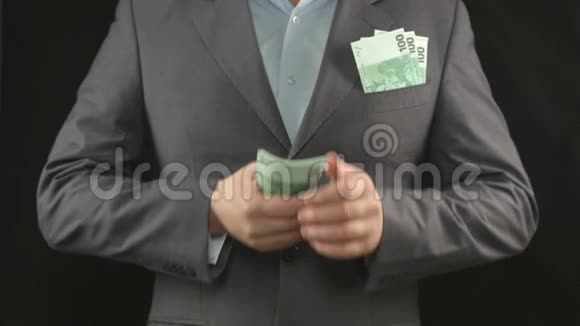 男性手数欧元金钱财富投资商业视频的预览图