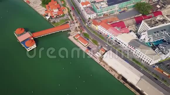 马来西亚槟榔屿乔治敦海滨码头鸟瞰图视频的预览图