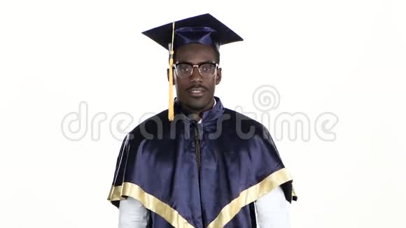 毕业的时候竖起大拇指白色的关门视频的预览图