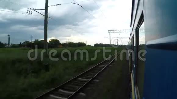 乘客运火车旅行视频的预览图