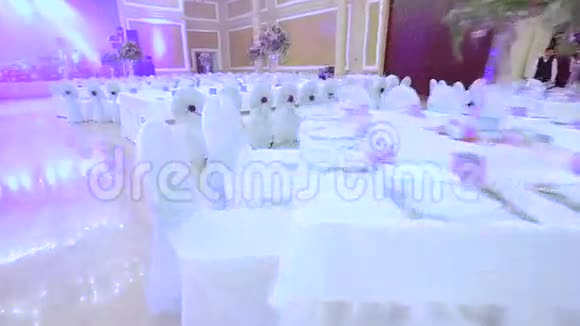 婚礼的概念婚礼大厅的内部多利射击视频的预览图