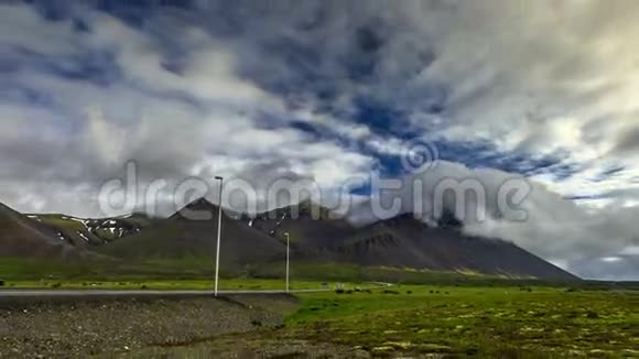 4K时间推移火山灰和高速公路上的云冰岛2015年6月15日视频的预览图