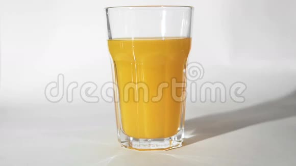 橙汁和滚动水果视频的预览图