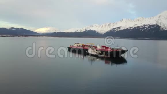 阿拉斯加的海上船只视频的预览图
